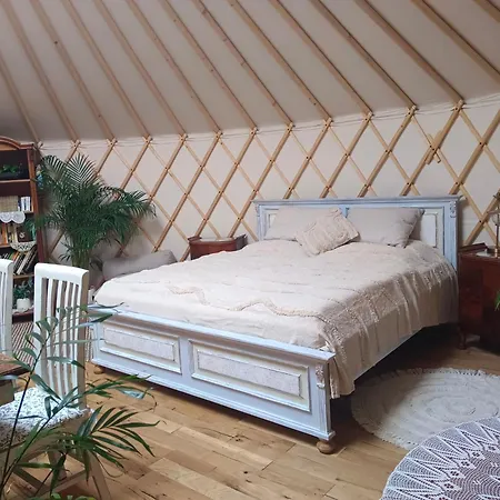 Glamping V Jurte Na Hranaci 럭셔리텐트 *