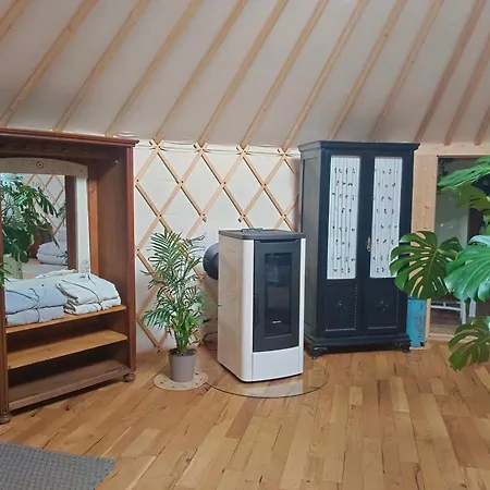 Luksusowy namiot Glamping V Jurte Na Hranaci