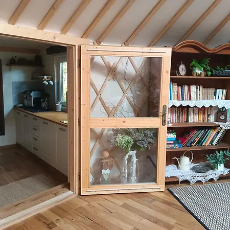 Luksusowy namiot Glamping V Jurte Na Hranaci Nemojany