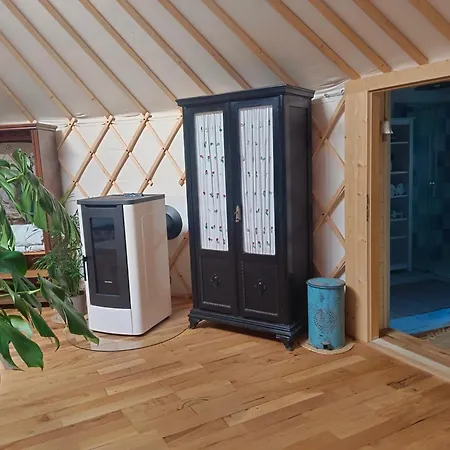 Glamping V Jurte Na Hranaci Nemojany